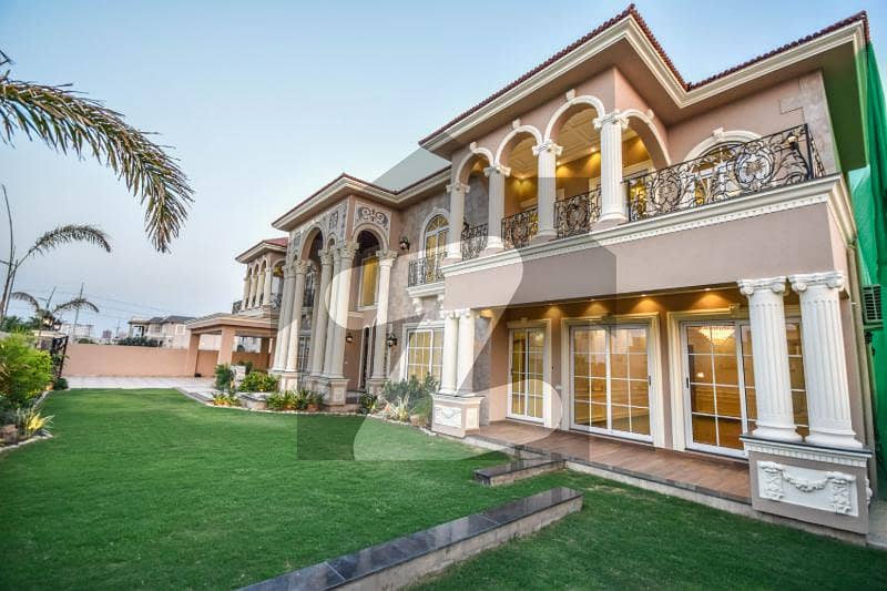 THREE KANAL SPANISH VILLA NEAR BIG PARK