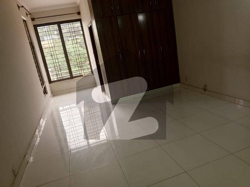 3 Beds & 3 Baths Upper Portion Available For Rent 3 Beds & 3 Baths Upper Portion Available For Rent