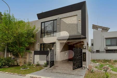 ڈی ایچ اے فیز 6 ڈیفنس (ڈی ایچ اے),لاہور میں 3 کمروں کا 5 مرلہ مکان 2.4 کروڑ میں برائے فروخت۔