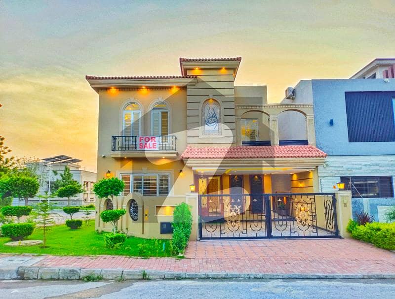 Luxurious Corner 10 Marla Brand New House For Sale