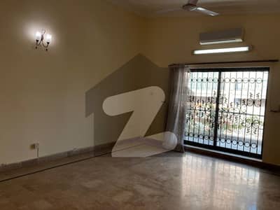 ایف ۔ 6 اسلام آباد میں 6 کمروں کا 2 کنال مکان 42.0 کروڑ میں برائے فروخت۔