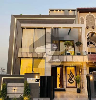 بحریہ ٹاؤن سیکٹر ای بحریہ ٹاؤن,لاہور میں 3 کمروں کا 5 مرلہ مکان 1.6 کروڑ میں برائے فروخت۔
