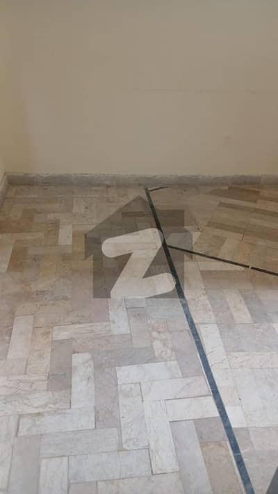 300 yards upper portion on rent in Bathiland