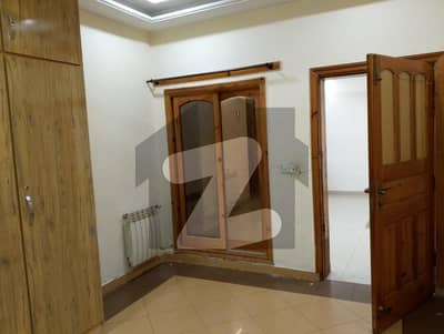 Upper Portion For Rent 14 Marla Prime Location