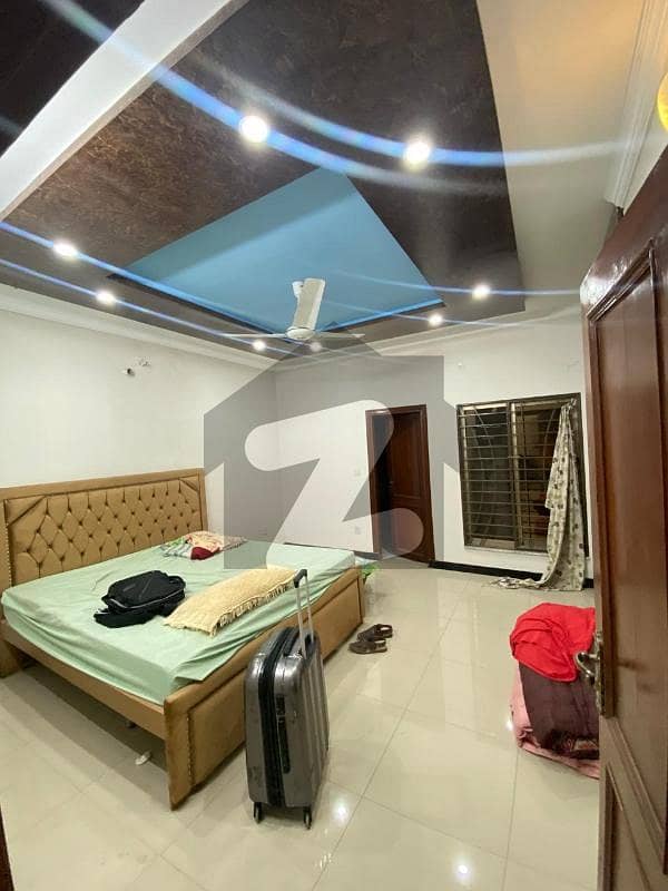 10 Marla Beautiful House Available For Rent 10 Marla Beautiful House Available For Rent