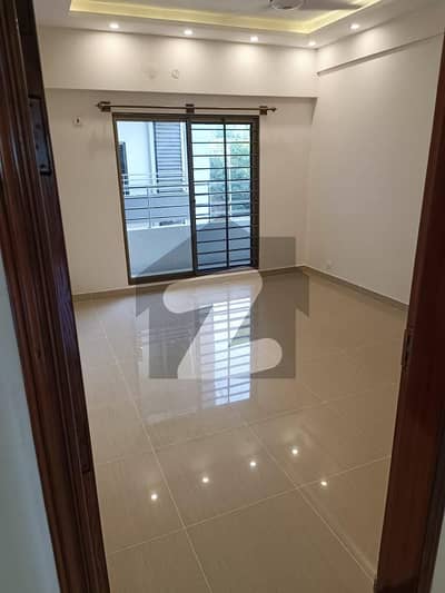 عسکری 13 راولپنڈی میں 3 کمروں کا 12 مرلہ فلیٹ 4.4 کروڑ میں برائے فروخت۔