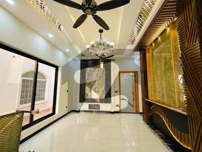 Double Unit House Like New With And Vip Location