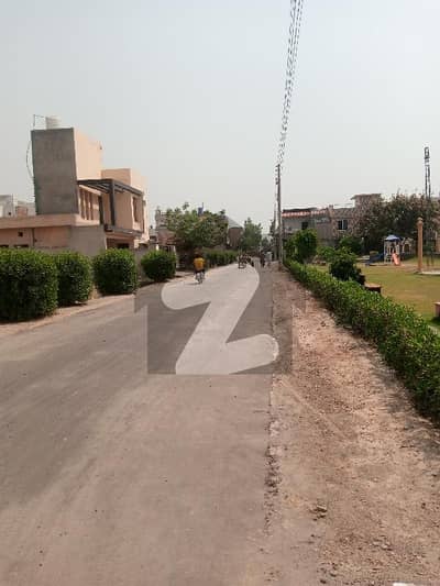 5 Marla plot for sale with possession paid in vary good location