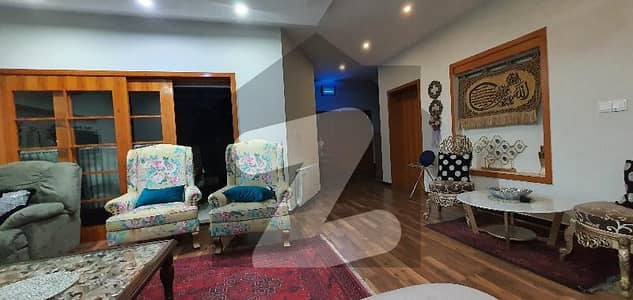 جی ۔ 10/4 جی ۔ 10,اسلام آباد میں 5 کمروں کا 14 مرلہ مکان 10.5 کروڑ میں برائے فروخت۔