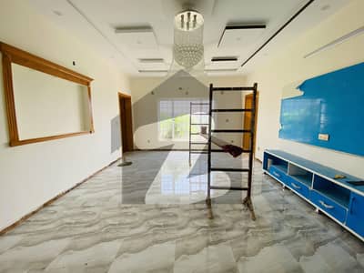 14Marla Corner Brand New House For Rent