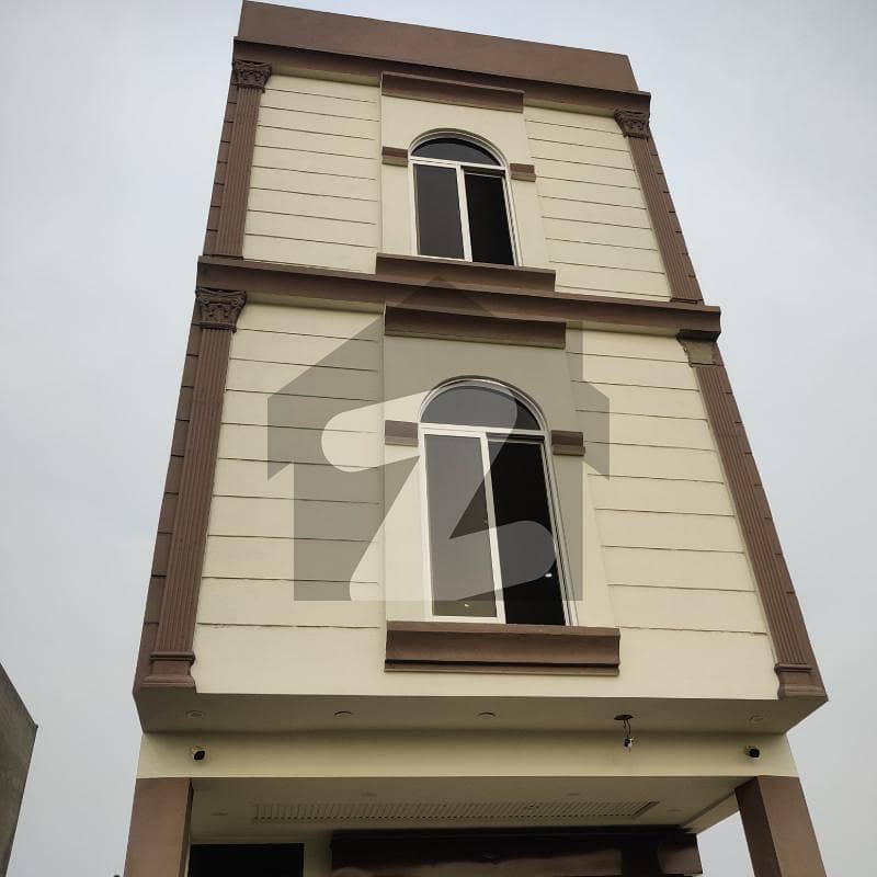 2 Flats / UN-Furnished 2 Flats / UN-Furnished