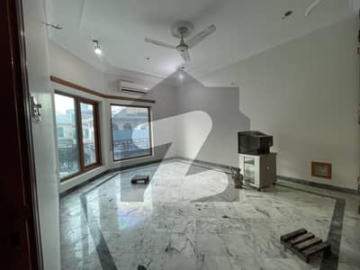 خوشحال باغ ورسک روڈ,پشاور میں 6 کمروں کا 1 کنال مکان 4.5 کروڑ میں برائے فروخت۔