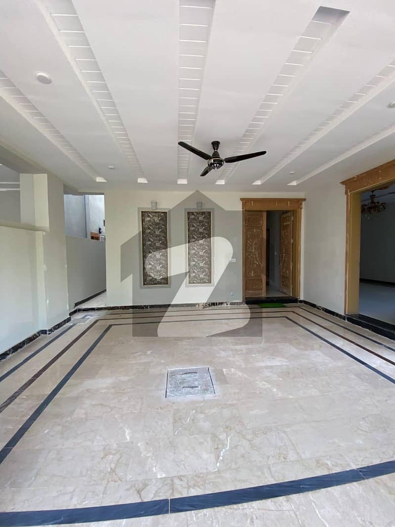 بنی گالہ اسلام آباد میں 5 کمروں کا 1 کنال مکان 6.5 کروڑ میں برائے فروخت۔