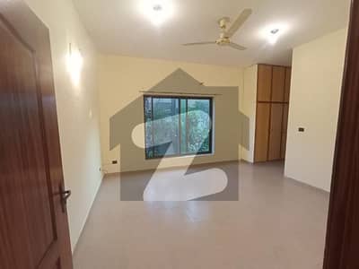 One Kanal Beautiful Upper Portion For Rent In DHA Phase 4