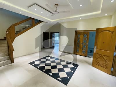 A Luxury House Available For Rent