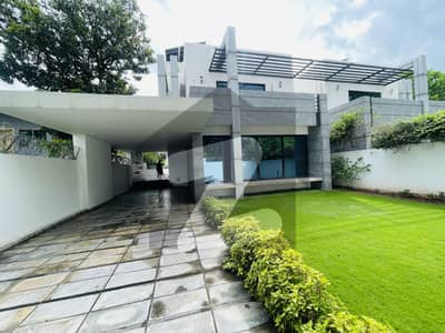 A Luxury House Available For Rent