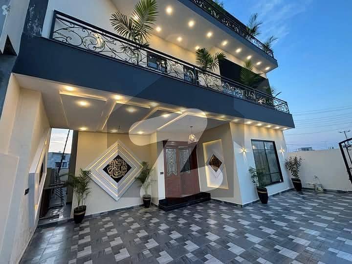 10 MARLA HOUSE AVAILABLE FOR RENT 10 MARLA HOUSE AVAILABLE FOR RENT