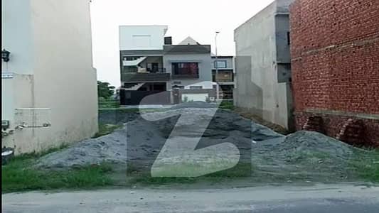 5 Marla Good Location Plot Available For Sale