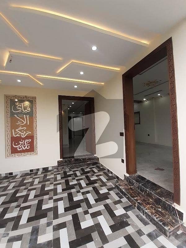 8 Marla Beautiful House Available For Sale 8 Marla Beautiful House Available For Sale