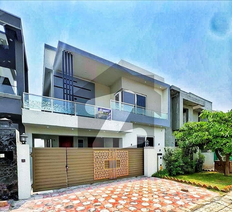 GOLDEN PROPERTIES OFFERS YOU BRAND NEW BEAUTIFULLY DESIGNER HOUSE FOR SALE