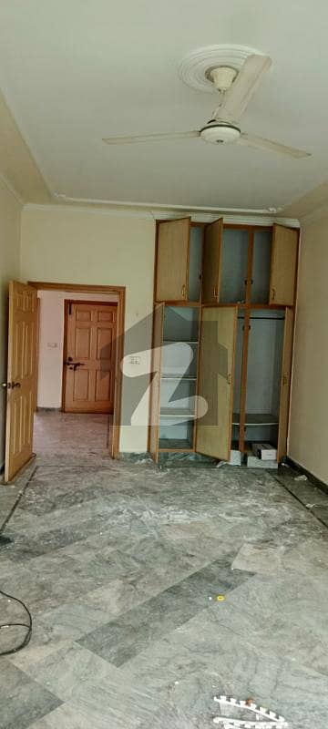 10 MARLA UPPER PORTION FOR RENT KARIM BLOCK