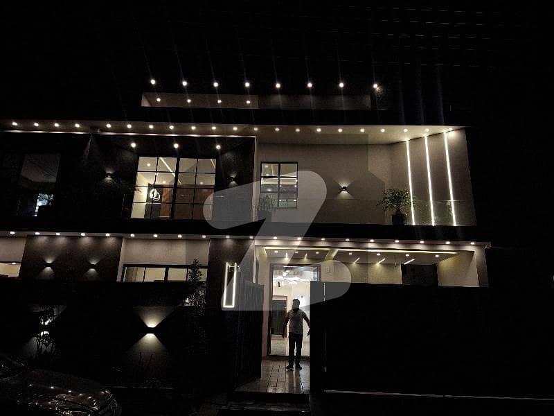 10 MARLA LUXURY HOUSE AVAILABLE FOR SALE 10 MARLA LUXURY HOUSE AVAILABLE FOR SALE