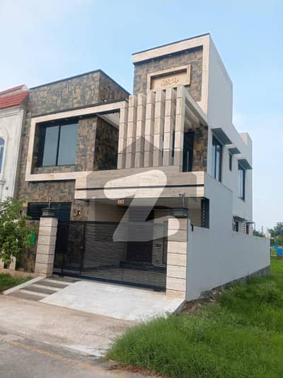8-Marla Double Storey Brand New Ultra Luxury Designer House 3-Beds With Attached Bathrooms Double Kitchens