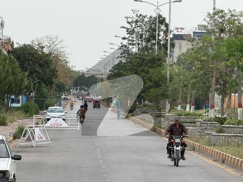 30X60 PARK FACE PLOT FOR SALE NEAR TO MAIN MARKAZ 30X60 PARK FACE PLOT FOR SALE NEAR TO MAIN MARKAZ