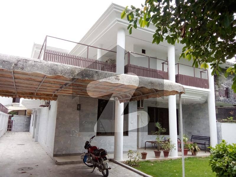 20 MARLA FULL HOUSE AVALIABLE FOR RENT IN F-8 20 MARLA FULL HOUSE AVALIABLE FOR RENT IN F-8