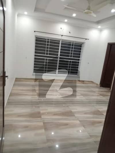 1 KANAL UPPER PORTION AVAILABLE FOR RENT IN LAKE CITY SECTOR M2