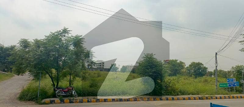 D-18 ECHS, 1 KANAL, BLOCK D D-18 ECHS, 1 KANAL, BLOCK D