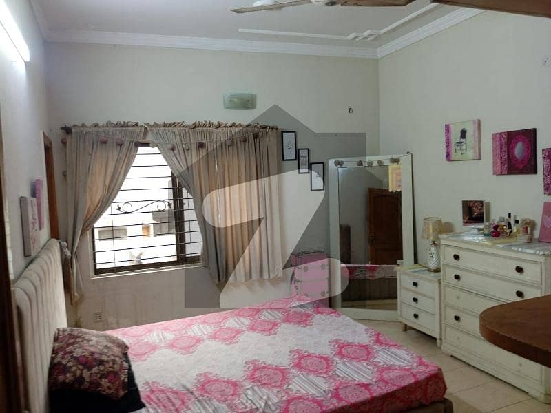 5 MARLA FIRST FLOOR HOT LOCATION 5 MARLA FIRST FLOOR HOT LOCATION