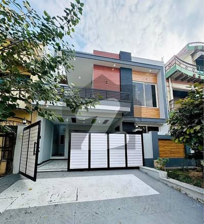 BEAUTIFUL 8 MARLA HOUSE FOR SALE