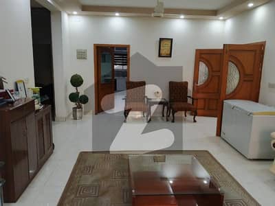 گارڈن ٹاؤن لاہور میں 5 کمروں کا 1 کنال مکان 11.5 کروڑ میں برائے فروخت۔