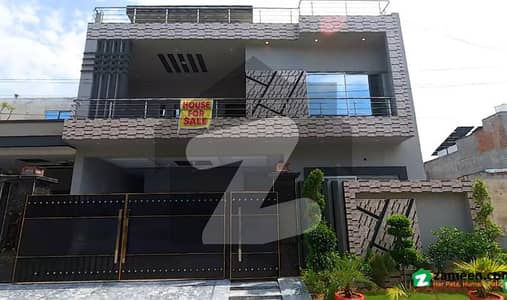 10 Marla Owner-Built House For Urgent Sale In Lahore Nasheman-E-Iqbal Phase 2