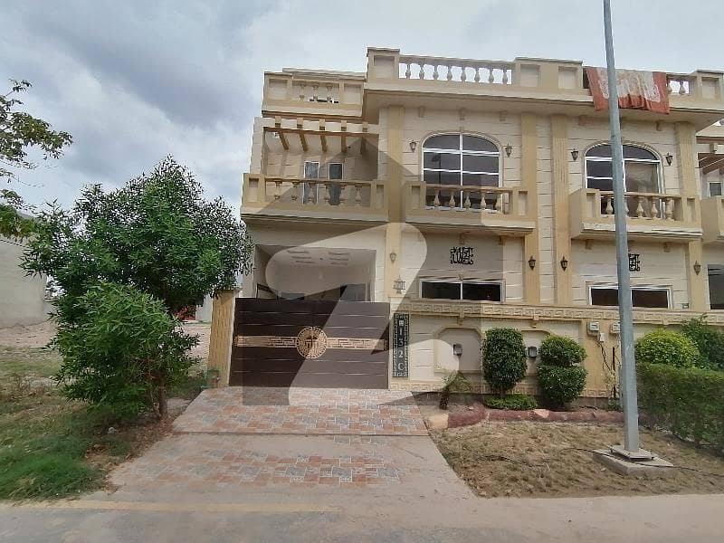 Prime Location 5 Marla House For sale In Rs. 11000000 Only