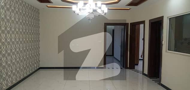 10 MARLA BEAUTIFULL NEW HOUSE AVAILBLE FOR RENT