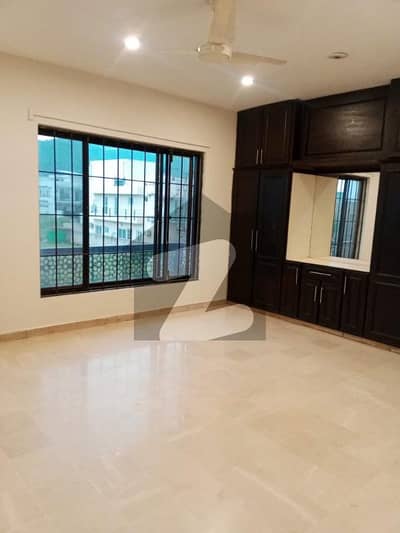 E-11/4 Out Class Location 1 Kanal Lower Ground Portion For Rent