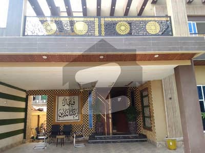 Beautiful Brand New 3000 Sq ft 1st Floor Near Emporium for Silent Office