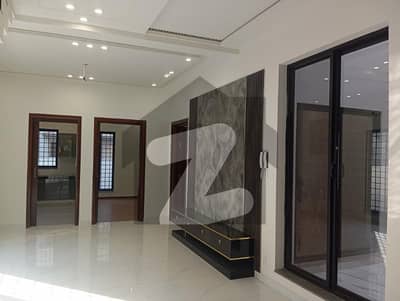 10 MARLA BRAND NEW LUXURY HOUSE FOR SALE