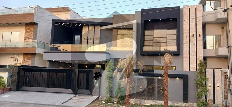 Prominently-Located 20 Marla House Available In Wapda Town Phase 1 - Block E