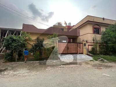 ایلیٹ ٹاؤن لاہور میں 2 کمروں کا 10 مرلہ مکان 1.15 کروڑ میں برائے فروخت۔