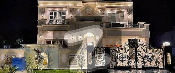 سٹی ہاؤسنگ سوسائٹی گوجرانوالہ میں 6 کمروں کا 1 کنال مکان 10.5 کروڑ میں برائے فروخت۔