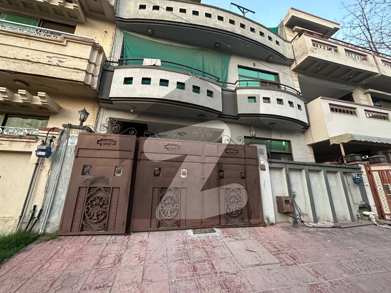 جی ۔ 11/3 جی ۔ 11,اسلام آباد میں 4 کمروں کا 5 مرلہ مکان 5.5 کروڑ میں برائے فروخت۔