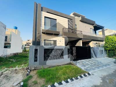 لیک سٹی میڈوز لاہور میں 3 کمروں کا 5 مرلہ مکان 2.1 کروڑ میں برائے فروخت۔