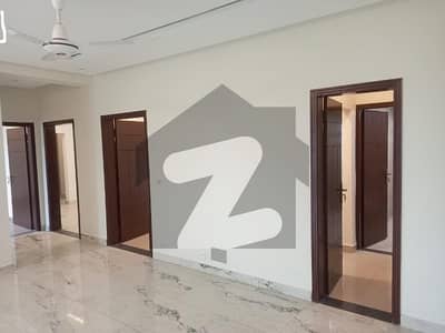 10 MARLA 3 BEDROOMS APARTMENT AVAILABLE FOR RENT