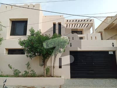 ڈی ایچ اے فیز 6 ڈی ایچ اے ڈیفینس,کراچی میں 4 کمروں کا 12 مرلہ مکان 3.25 لاکھ میں کرایہ پر دستیاب ہے۔