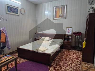 یونیورسٹی روڈ سرگودھا میں 5 کمروں کا 10 مرلہ مکان 3.5 کروڑ میں برائے فروخت۔