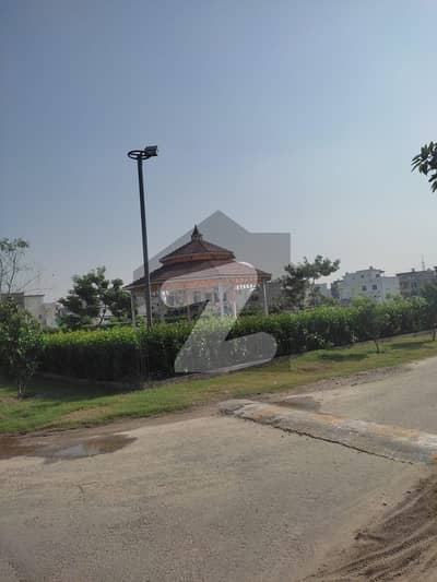 10 MARLA FACING PARK PLOT AVAILABLE