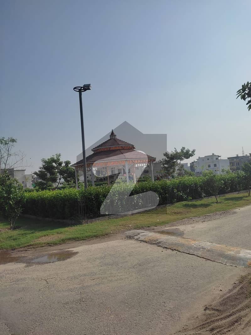 10 MARLA FACING PARK PLOT AVAILABLE